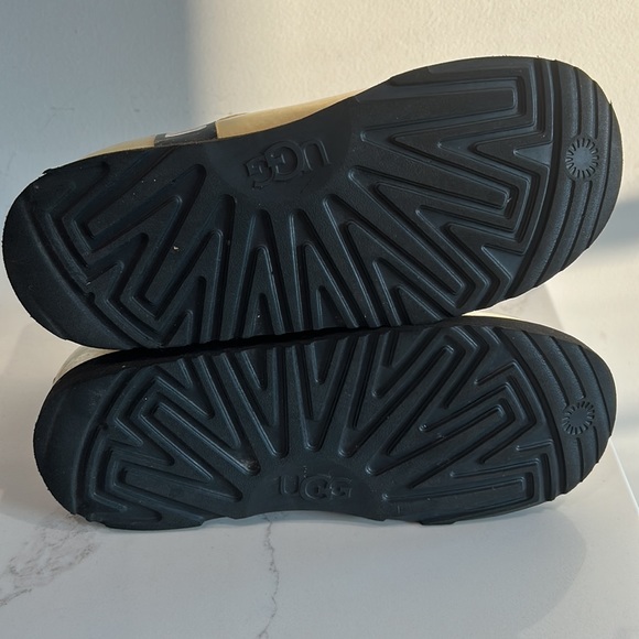 Sherpa Uggs - Picture 2 of 6